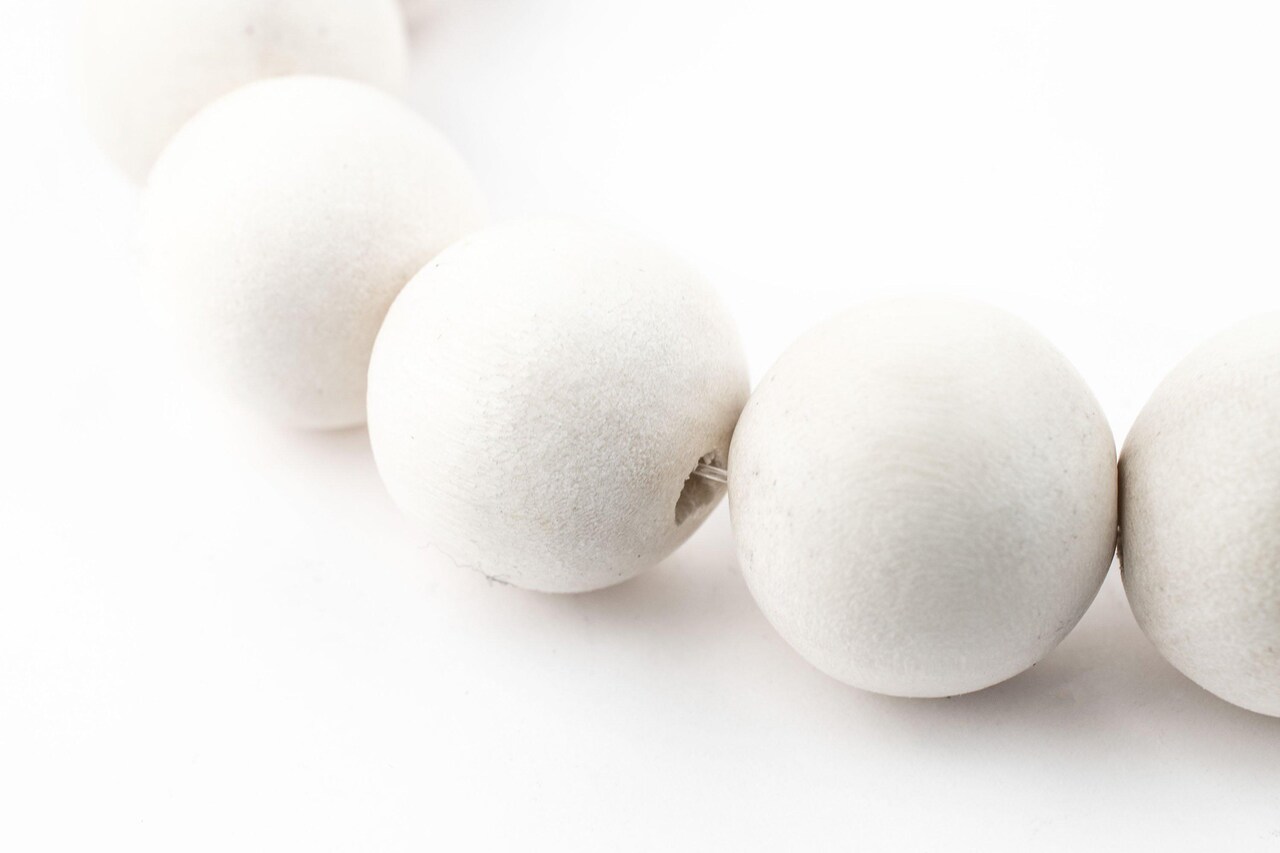 The Bead Chest Natural 20mm Wooden Beads in White for Jewelry Making – Round Loose Wood Spacer Beads I Approximately 20 Beads